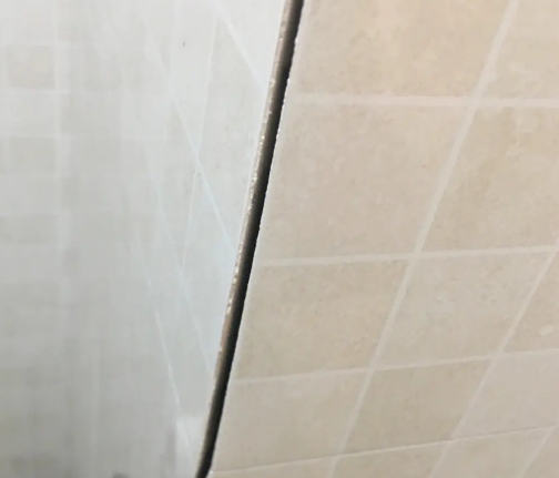 沙洋瓷砖空鼓维修公司分享阳台瓷砖脱落的修复过程可以分为以下几个步骤