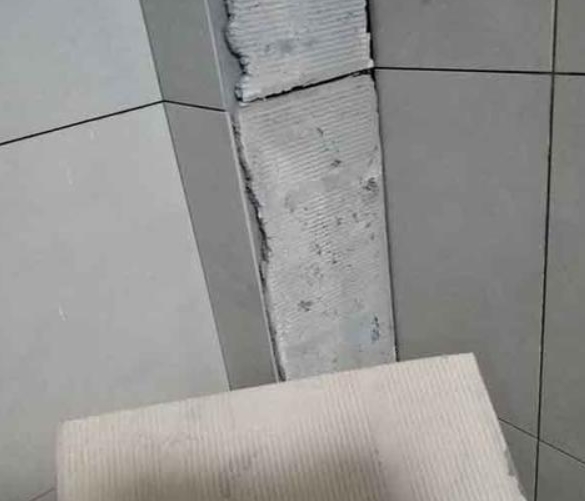 沙洋瓷砖空鼓维修公司分享下厨房瓷砖脱落的补救措施。